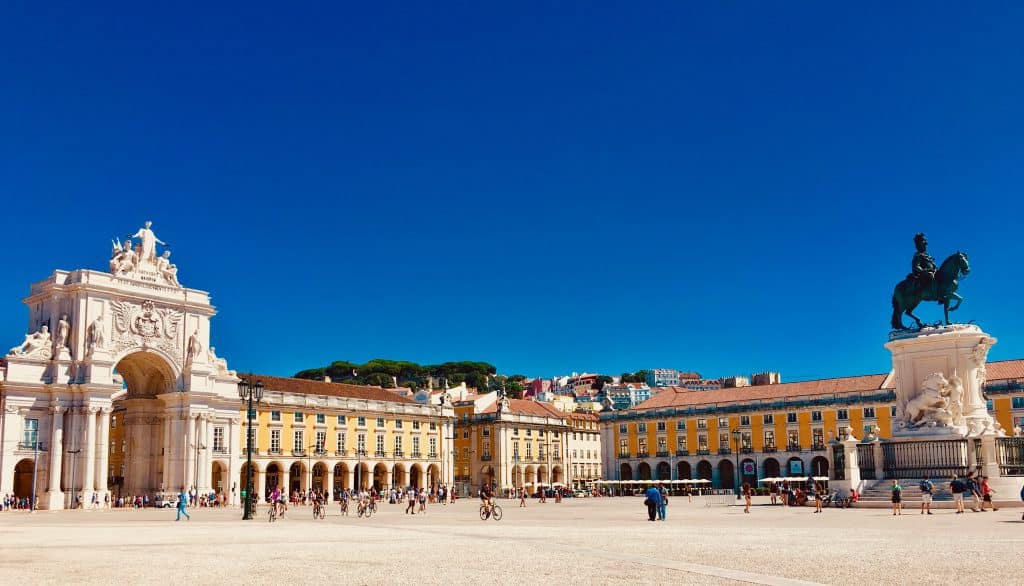 Pra&ccedil;a do Comercio