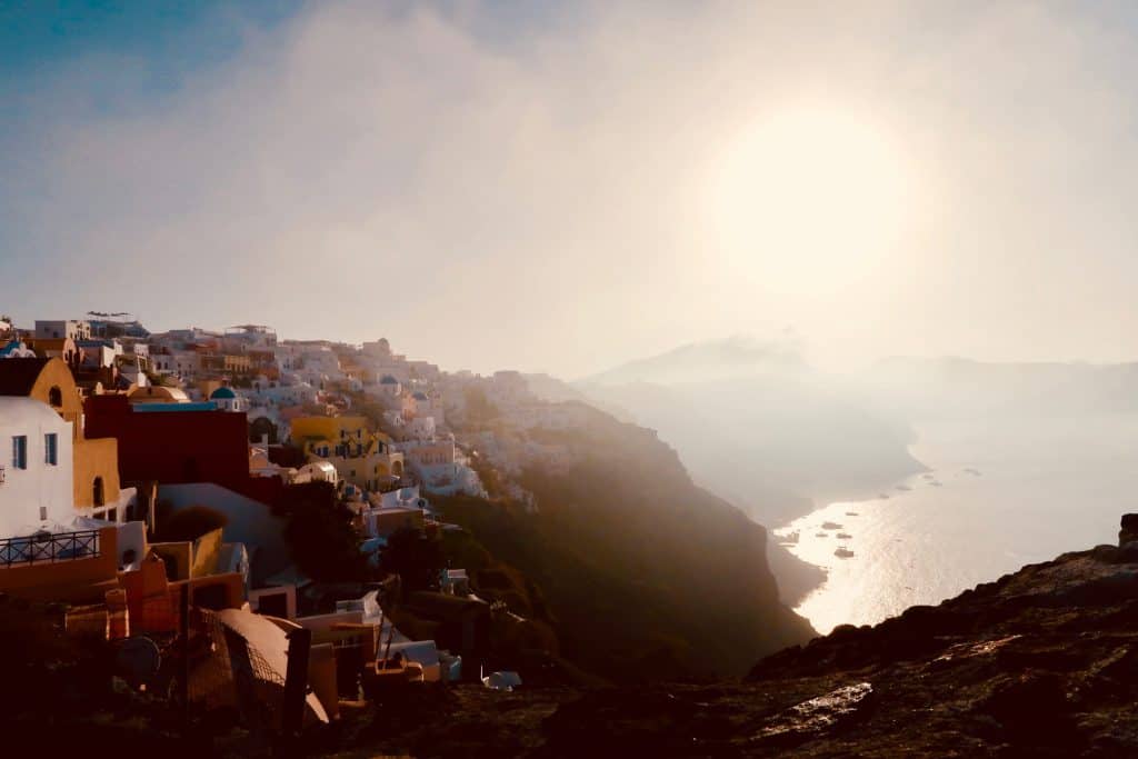 Sunrise in O&iacute;a