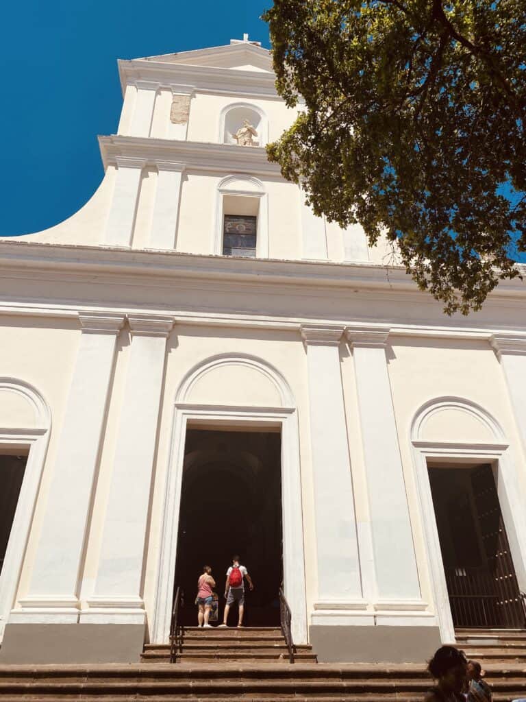 Catedral Basilica Menor de San Juan Bautista from the outside. Man and woman in entrance