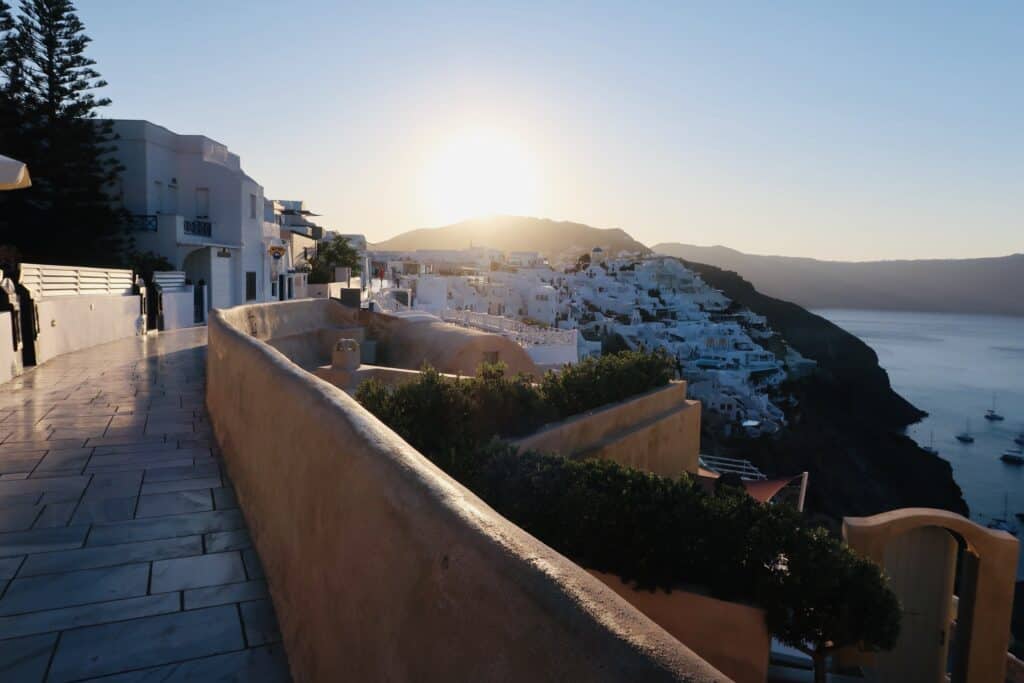 Sunrise in O&iacute;a