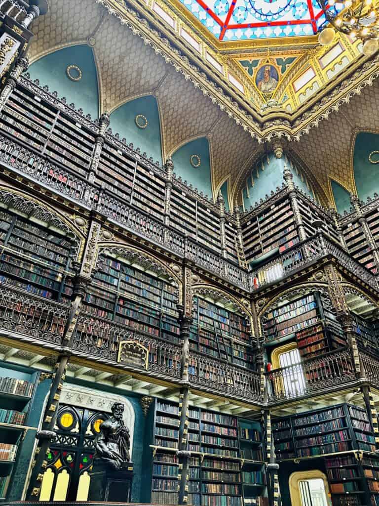 Real Gabinete Portugu&ecirc;s de Leitura interior