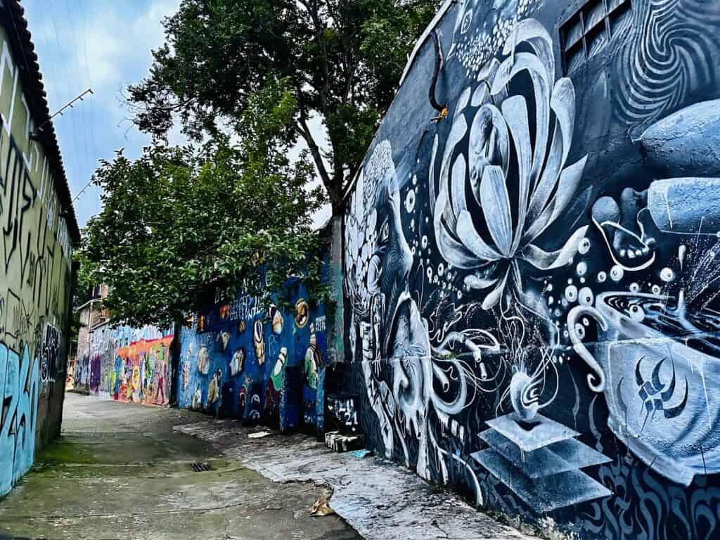 Vila Madelena Murals