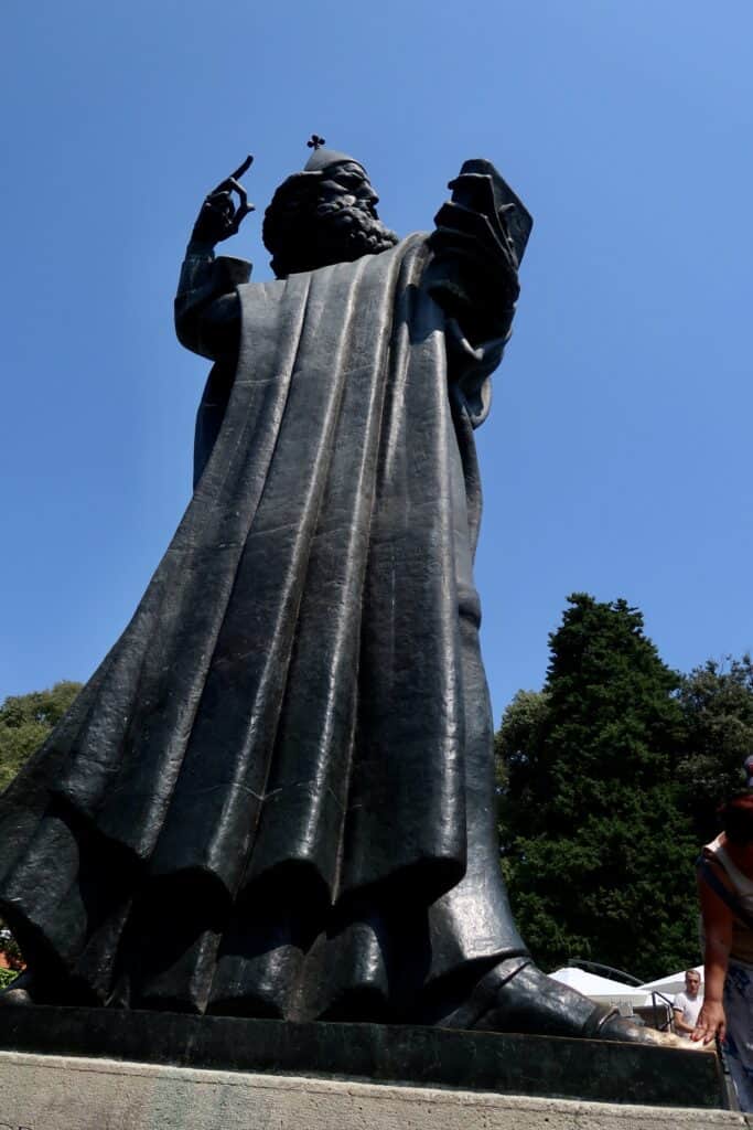 Statue of Gregory Nin